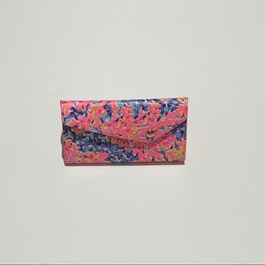 Lilly Pulitzer Coco Coral Crab Glasses Case